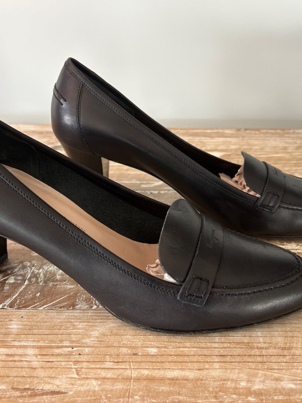 Salvatore Ferragamo Black Leather Engraved Logo Penny Loafer Heel Pump Sz 9.5 D - Picture 6 of 11